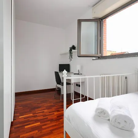 Joivy Lovely 4-bed Flat With Balcony *