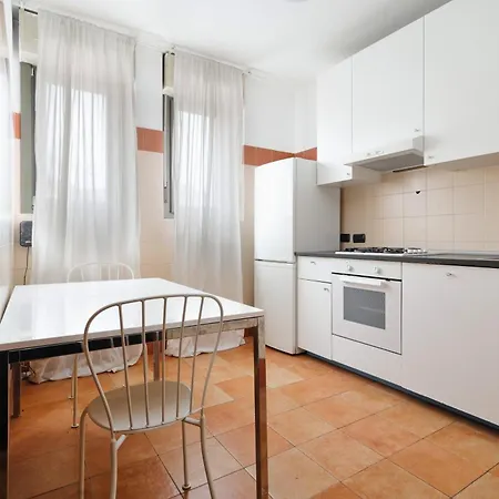 Joivy Lovely 4-bed Flat With Balcony * Milan