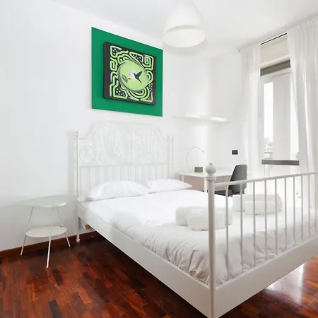 Joivy Lovely 4-bed Flat With Balcony Apartment Milan