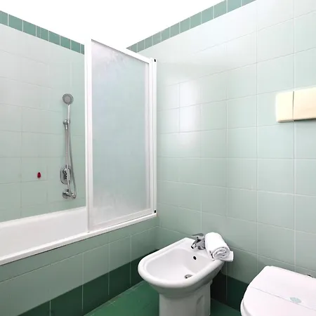 Joivy Lovely 4-bed Flat With Balcony Milan