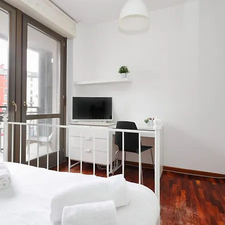 Joivy Lovely 4-bed Flat With Balcony * Milan